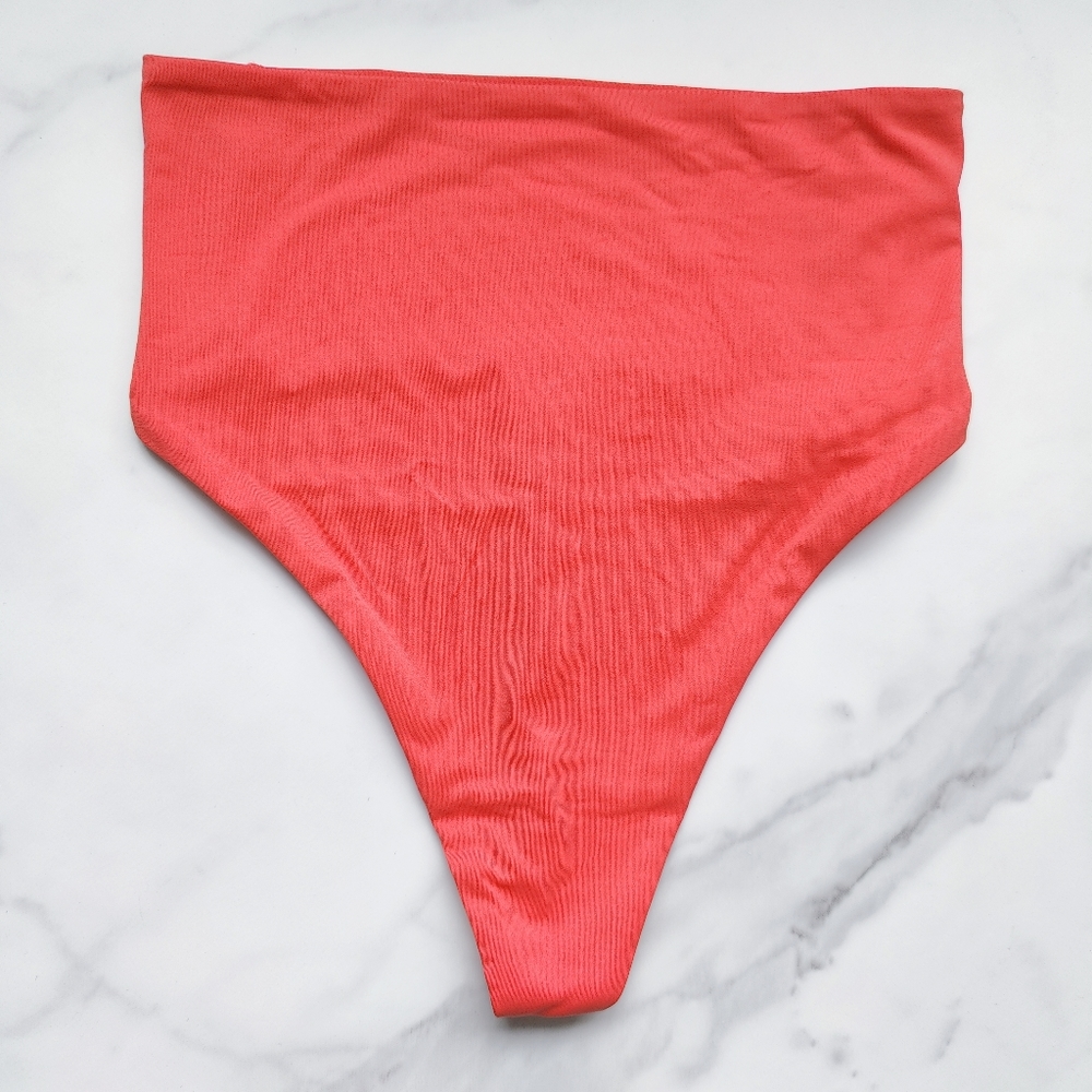 NWT SOMA VANISHING TUMMY RETRO THONG PANTY IN RED VAMP SIZE LARGE